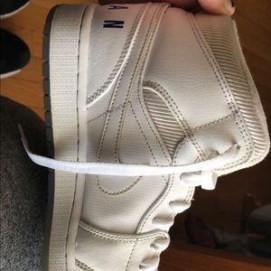 Air Jordan 1 Triple White